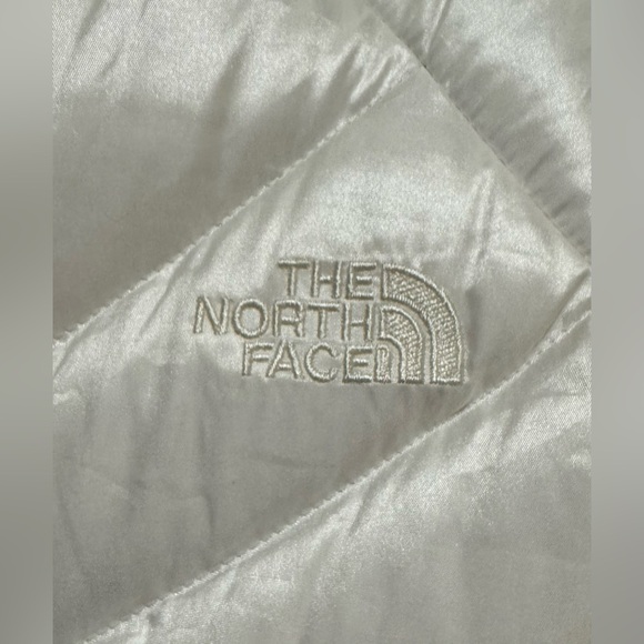 The North Face—Quilted Puffer Vest 550, Winter White, Satiny Shine, S, Zip Front - Picture 5 of 14